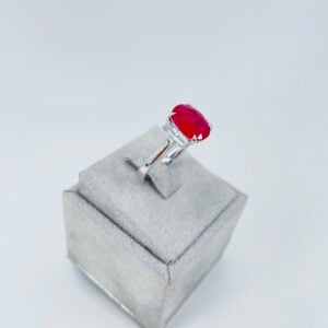 Anello in oro bianco 18KT con rubino e diamanti - immagine 3