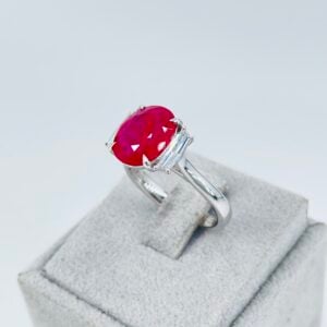 Anello in oro bianco 18KT con rubino e diamanti - immagine 4