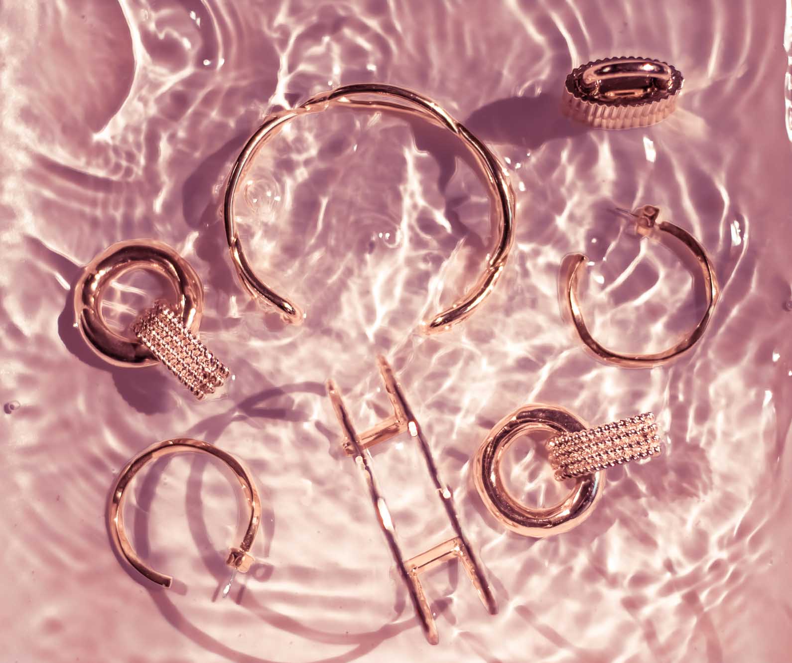 bracciali anelli e gioielli in oro rosa