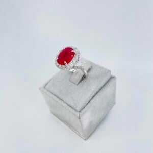 Anello in oro bianco 18KT con rubino Burma e diamanti - immagine 3