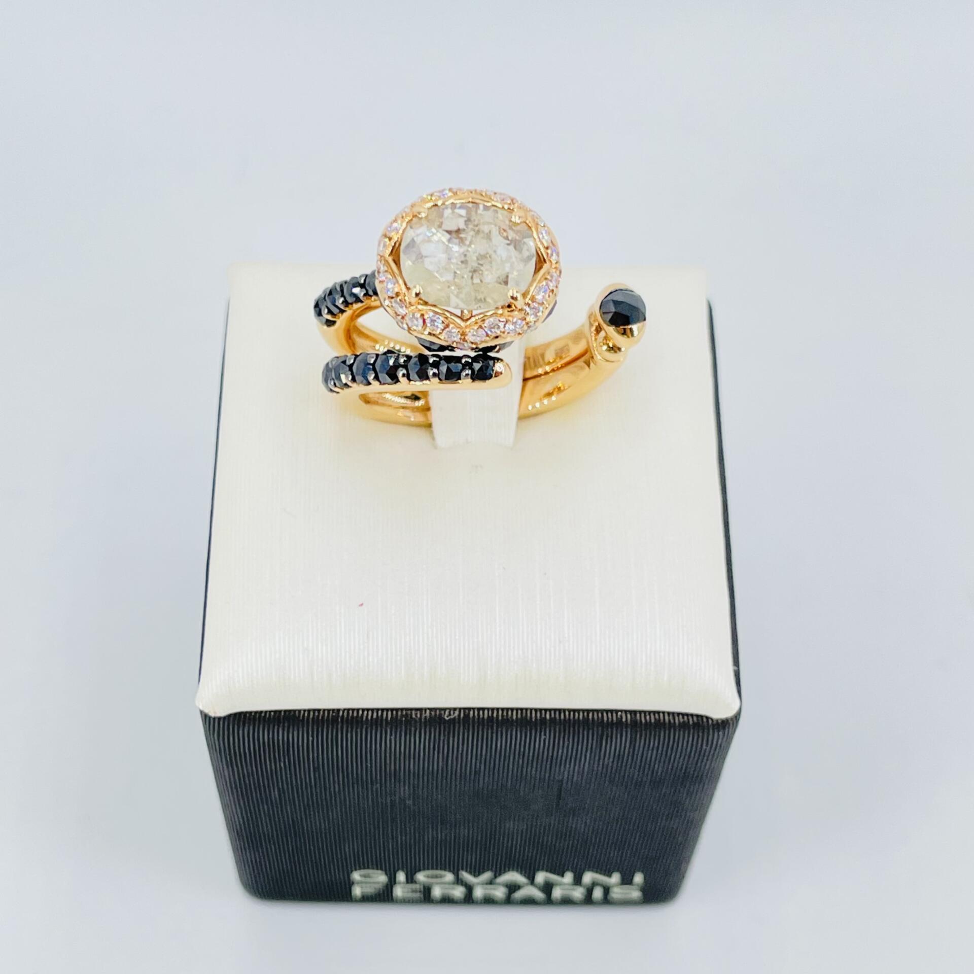 Anello in oro rosa 18KT con diamanti milk, bianchi e neri Giovanni Ferraris - immagine 5