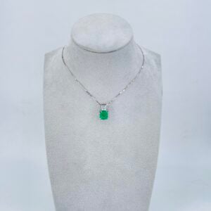 Pendente in oro bianco 18KT con smeraldo e diamante