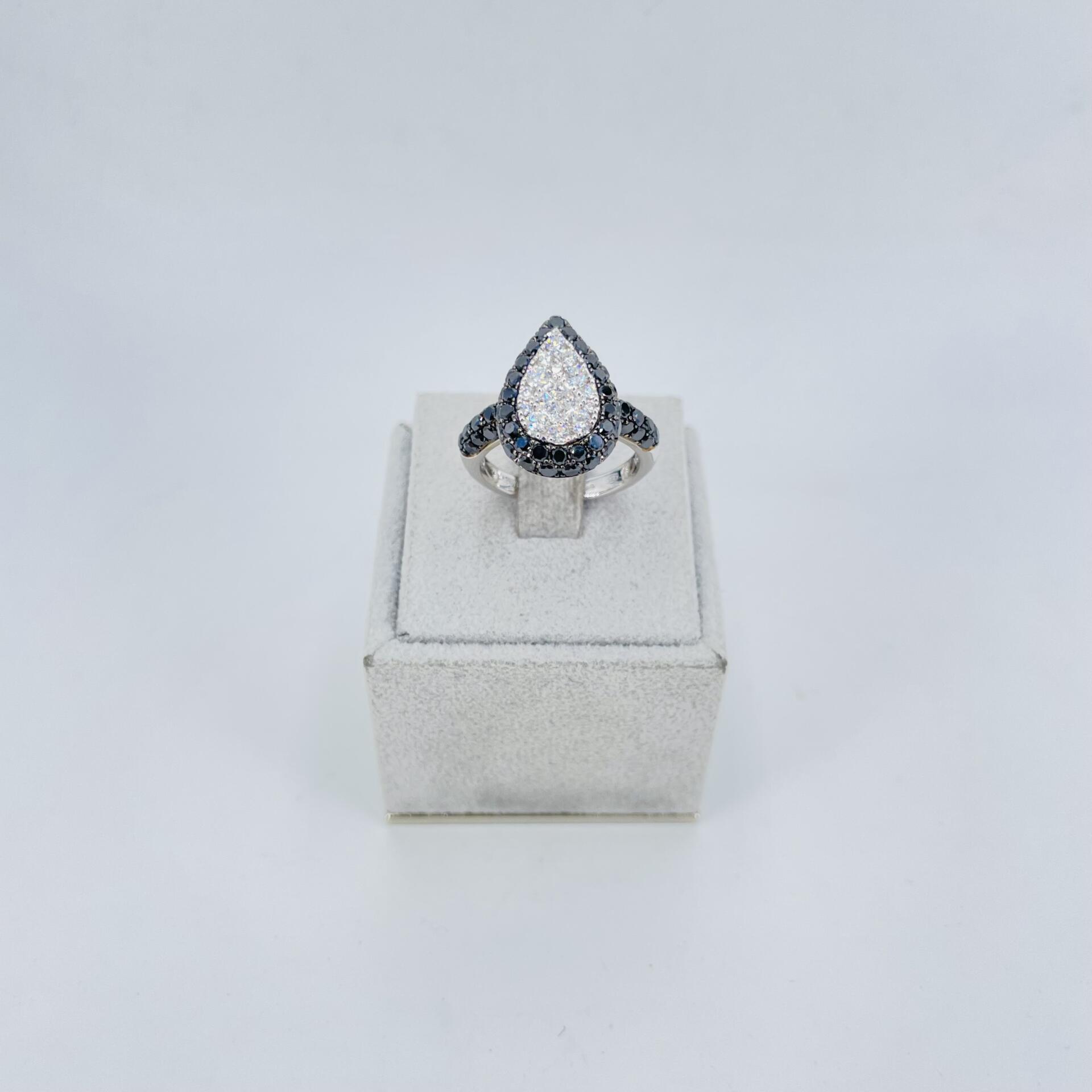 Anello a goccia in oro bianco 18KT con diamanti neri e bianchi