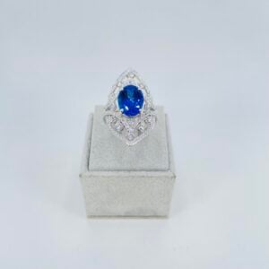 Anello in oro bianco 18KT con tanzanite e diamanti
