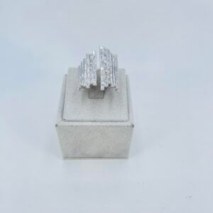 Anello in oro bianco 18KT con diamanti