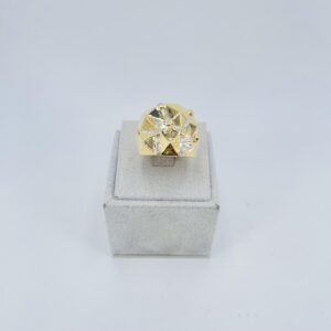 Anello squadrato in oro giallo 18KT con diamanti