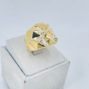 Anello squadrato in oro giallo 18KT con diamanti - immagine 4