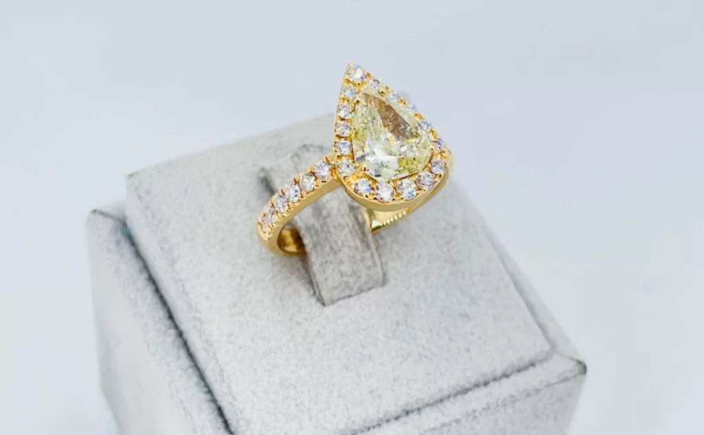 diamante fancy color yellow naturale e bianchi naturale
