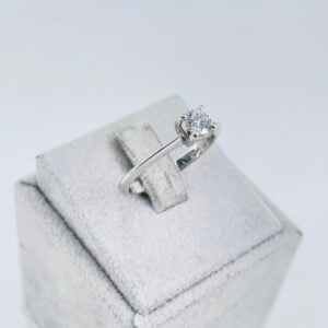 Anello solitario in oro bianco 18KT con diamante - immagine 3