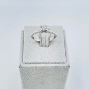 Anello solitario in oro bianco 18KT con diamante - immagine 6