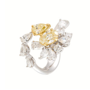 ANELLO IN ORO BIANCO 18KT CON DIAMANTI FANCY COLOR E BIANCHI